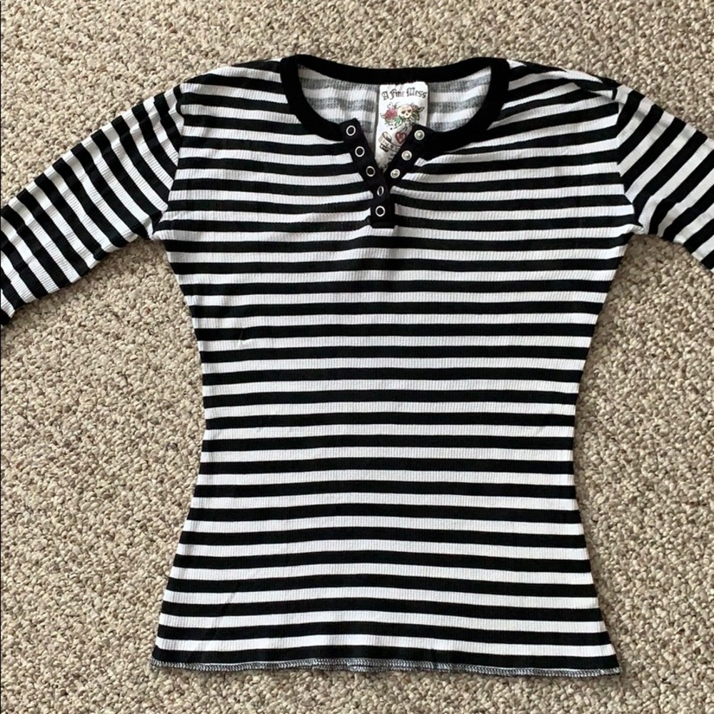 Super cute thermal long sleeve top!